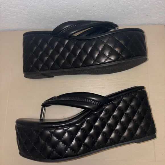 Chunky Platform Wedge Slip On Thong Sandals Black Quilted Women’s 8 - Picture 7 of 13